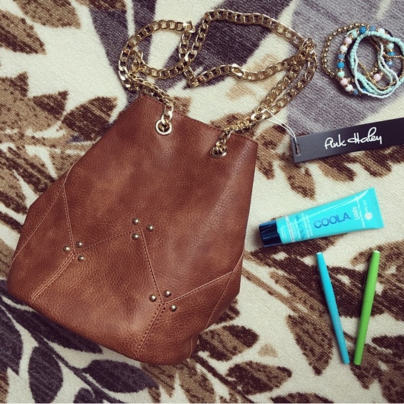 LAST ONE 🌺Maisie Bucket Crossbody 🌺 - Picture 2 of 4